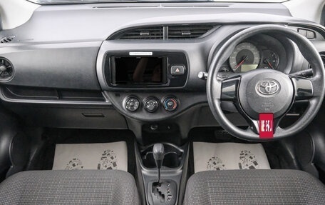 Toyota Vitz, 2019 год, 899 000 рублей, 11 фотография