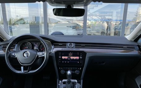 Volkswagen Passat B8 рестайлинг, 2019 год, 2 179 000 рублей, 11 фотография