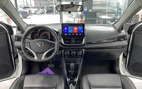 Toyota Yaris XP150 рестайлинг, 2021 год, 942 000 рублей, 10 фотография