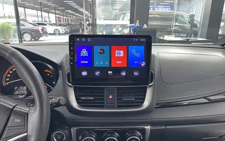 Toyota Yaris XP150 рестайлинг, 2021 год, 942 000 рублей, 13 фотография