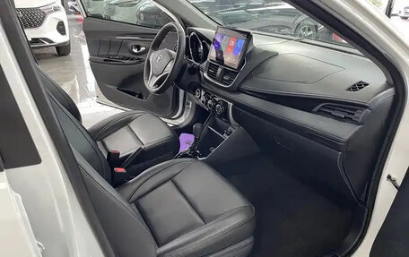Toyota Yaris XP150 рестайлинг, 2021 год, 942 000 рублей, 8 фотография