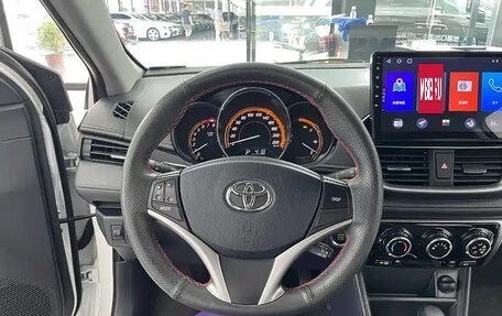Toyota Yaris XP150 рестайлинг, 2021 год, 942 000 рублей, 11 фотография