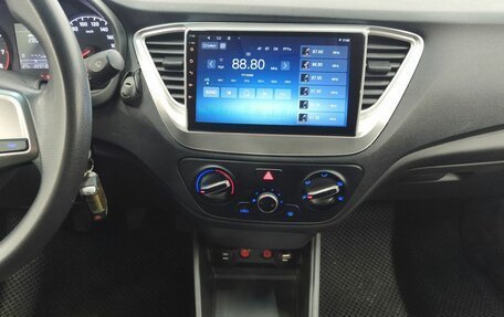 Hyundai Solaris II рестайлинг, 2018 год, 869 000 рублей, 16 фотография