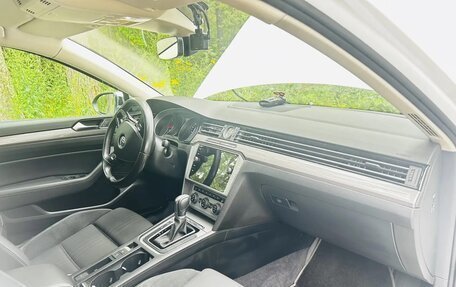 Volkswagen Passat B8 рестайлинг, 2018 год, 2 700 000 рублей, 29 фотография