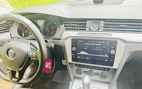Volkswagen Passat B8 рестайлинг, 2018 год, 2 700 000 рублей, 27 фотография