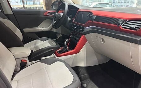Volkswagen T-Cross I, 2023 год, 1 900 000 рублей, 11 фотография