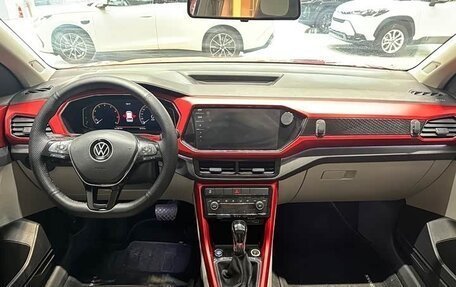 Volkswagen T-Cross I, 2023 год, 1 900 000 рублей, 10 фотография