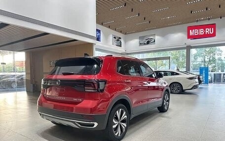 Volkswagen T-Cross I, 2023 год, 1 900 000 рублей, 8 фотография