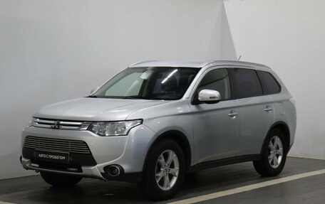 Mitsubishi Outlander III рестайлинг 3, 2014 год, 1 339 000 рублей, 3 фотография