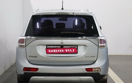 Mitsubishi Outlander III рестайлинг 3, 2014 год, 1 339 000 рублей, 4 фотография