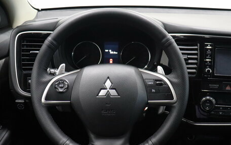 Mitsubishi Outlander III рестайлинг 3, 2014 год, 1 339 000 рублей, 10 фотография