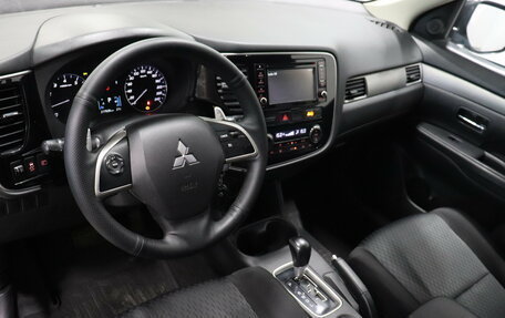 Mitsubishi Outlander III рестайлинг 3, 2014 год, 1 339 000 рублей, 16 фотография