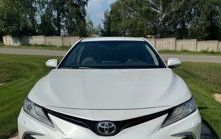 Toyota Camry, 2021 год, 2 390 000 рублей, 1 фотография