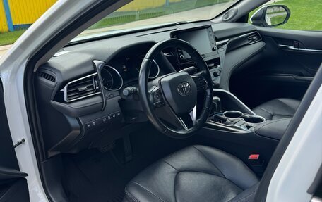 Toyota Camry, 2021 год, 2 390 000 рублей, 2 фотография