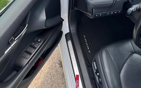 Toyota Camry, 2021 год, 2 390 000 рублей, 3 фотография