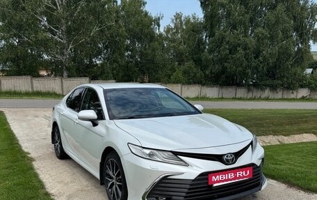 Toyota Camry, 2021 год, 2 390 000 рублей, 4 фотография