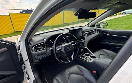Toyota Camry, 2021 год, 2 390 000 рублей, 9 фотография