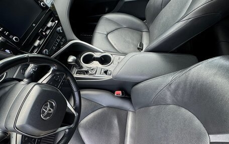 Toyota Camry, 2021 год, 2 390 000 рублей, 8 фотография