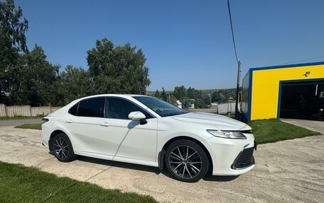 Toyota Camry, 2021 год, 2 390 000 рублей, 14 фотография