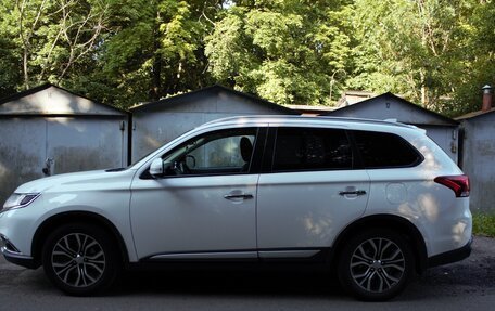 Mitsubishi Outlander III рестайлинг 3, 2018 год, 1 950 000 рублей, 3 фотография