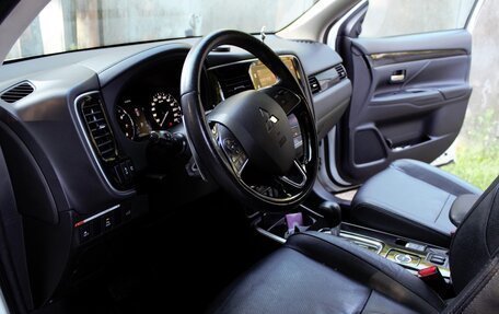 Mitsubishi Outlander III рестайлинг 3, 2018 год, 1 950 000 рублей, 7 фотография