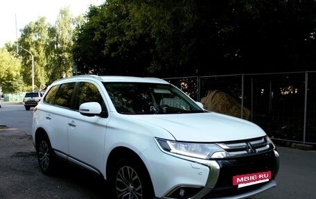 Mitsubishi Outlander III рестайлинг 3, 2018 год, 1 950 000 рублей, 5 фотография