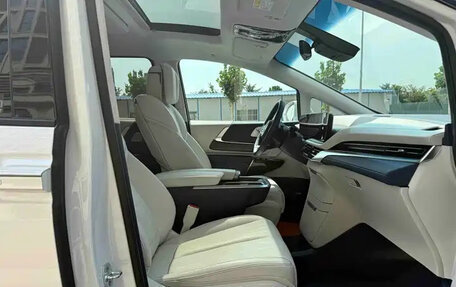Buick GL8, 2025 год, 7 975 000 рублей, 12 фотография