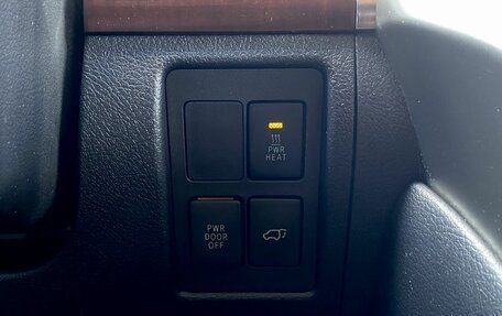 Toyota Land Cruiser 200, 2015 год, 4 439 000 рублей, 19 фотография