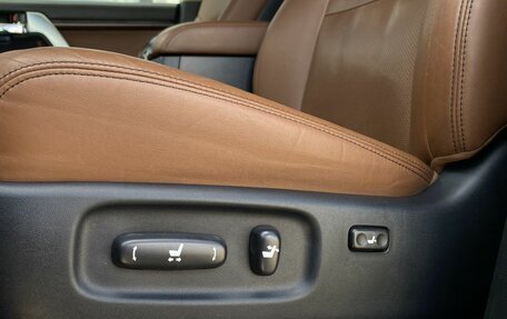 Toyota Land Cruiser 200, 2015 год, 4 439 000 рублей, 26 фотография