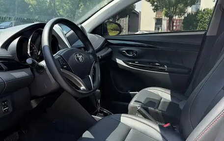 Toyota Yaris, 2022 год, 1 390 000 рублей, 8 фотография