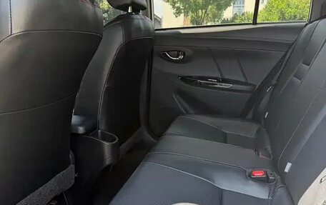 Toyota Yaris, 2022 год, 1 390 000 рублей, 14 фотография