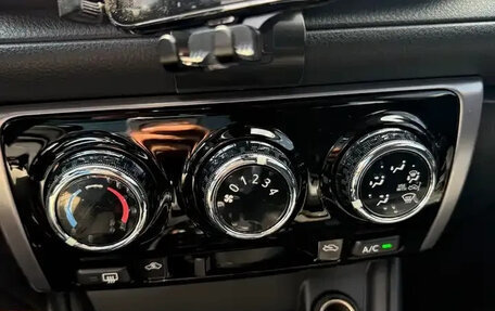 Toyota Yaris, 2022 год, 1 390 000 рублей, 11 фотография