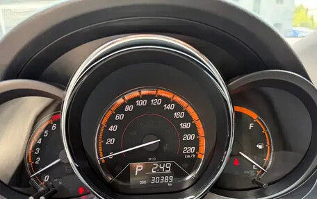 Toyota Yaris, 2022 год, 1 390 000 рублей, 9 фотография