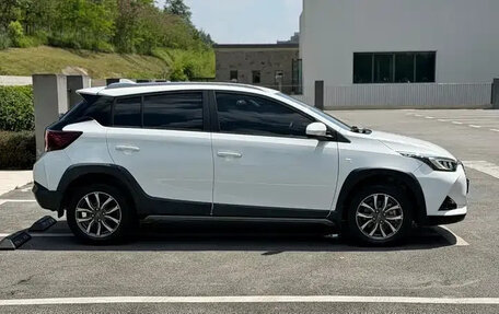 Toyota Yaris, 2022 год, 1 390 000 рублей, 4 фотография