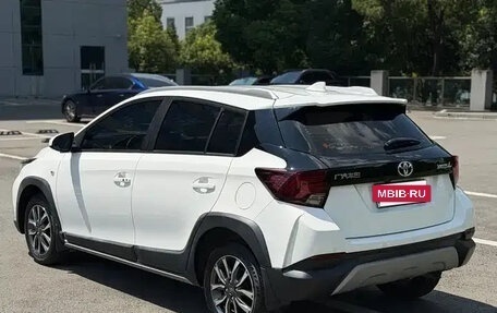 Toyota Yaris, 2022 год, 1 390 000 рублей, 6 фотография