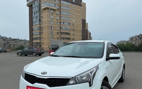 KIA Rio IV, 2021 год, 1 450 000 рублей, 1 фотография