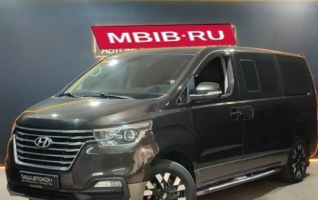 Hyundai Grand Starex Grand Starex I рестайлинг 2, 2018 год, 3 950 000 рублей, 1 фотография