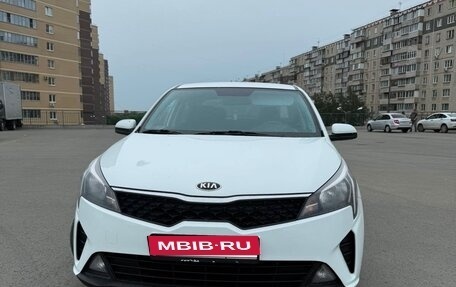 KIA Rio IV, 2021 год, 1 450 000 рублей, 2 фотография