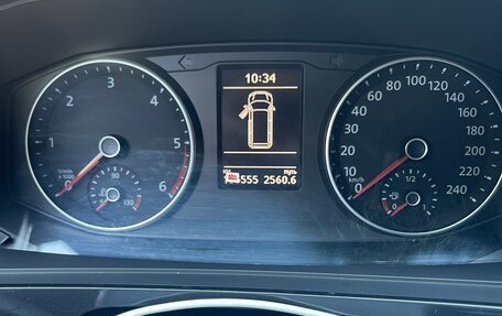 Volkswagen Multivan T6 рестайлинг, 2017 год, 2 700 000 рублей, 4 фотография