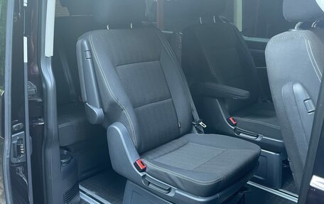 Volkswagen Multivan T6 рестайлинг, 2017 год, 2 700 000 рублей, 6 фотография