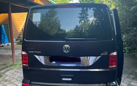 Volkswagen Multivan T6 рестайлинг, 2017 год, 2 700 000 рублей, 7 фотография