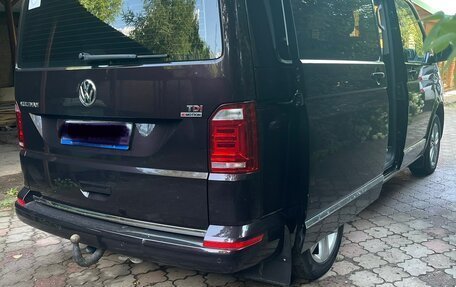Volkswagen Multivan T6 рестайлинг, 2017 год, 2 700 000 рублей, 8 фотография