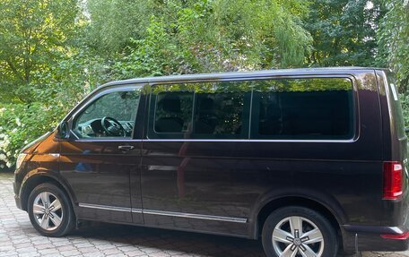 Volkswagen Multivan T6 рестайлинг, 2017 год, 2 700 000 рублей, 10 фотография
