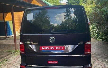 Volkswagen Multivan T6 рестайлинг, 2017 год, 2 700 000 рублей, 11 фотография