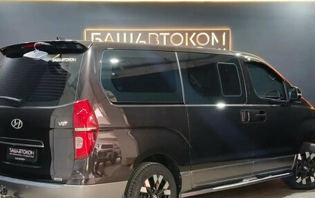 Hyundai Grand Starex Grand Starex I рестайлинг 2, 2018 год, 3 950 000 рублей, 4 фотография