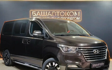 Hyundai Grand Starex Grand Starex I рестайлинг 2, 2018 год, 3 950 000 рублей, 3 фотография