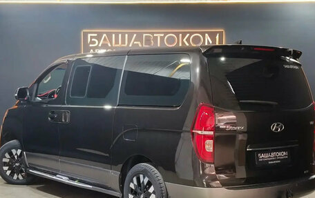 Hyundai Grand Starex Grand Starex I рестайлинг 2, 2018 год, 3 950 000 рублей, 7 фотография