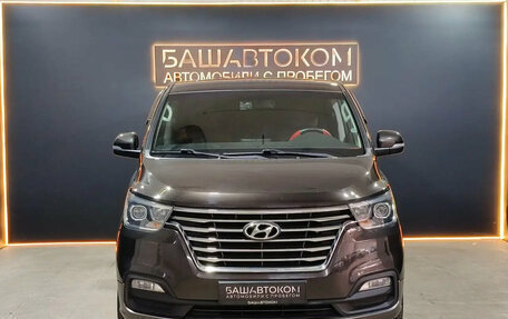 Hyundai Grand Starex Grand Starex I рестайлинг 2, 2018 год, 3 950 000 рублей, 2 фотография
