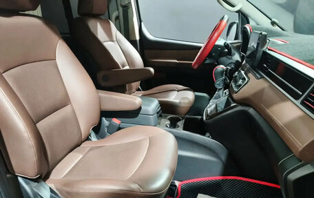 Hyundai Grand Starex Grand Starex I рестайлинг 2, 2018 год, 3 950 000 рублей, 17 фотография
