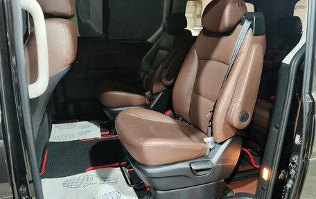 Hyundai Grand Starex Grand Starex I рестайлинг 2, 2018 год, 3 950 000 рублей, 15 фотография